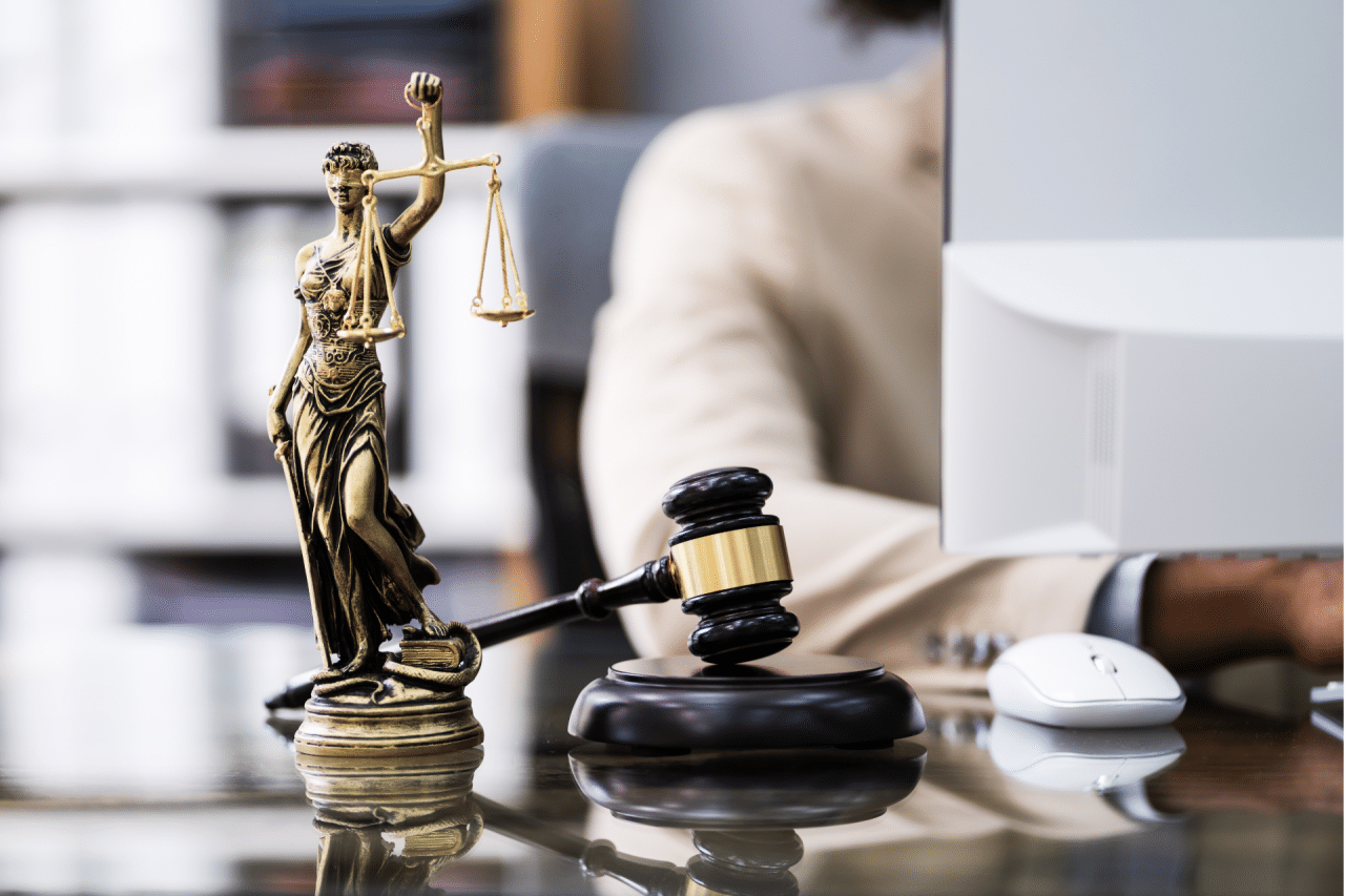 What is the average cost of a criminal defense attorney?