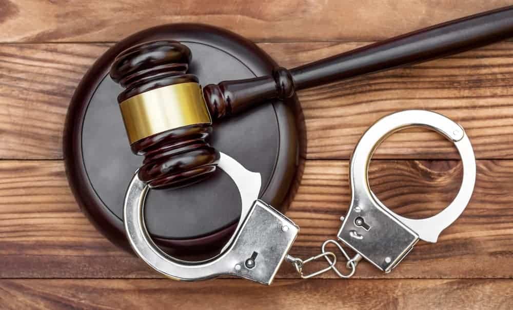 How do I find a good criminal defense lawyer in my area?