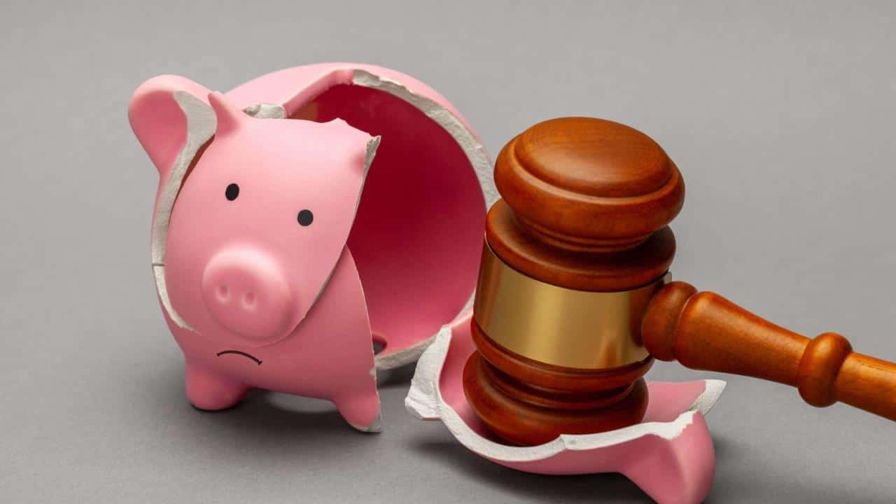 Does legal aid cover the cost of court fees in a divorce?