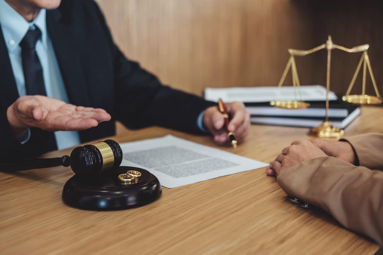 What are the benefits of hiring a lawyer in Missouri?