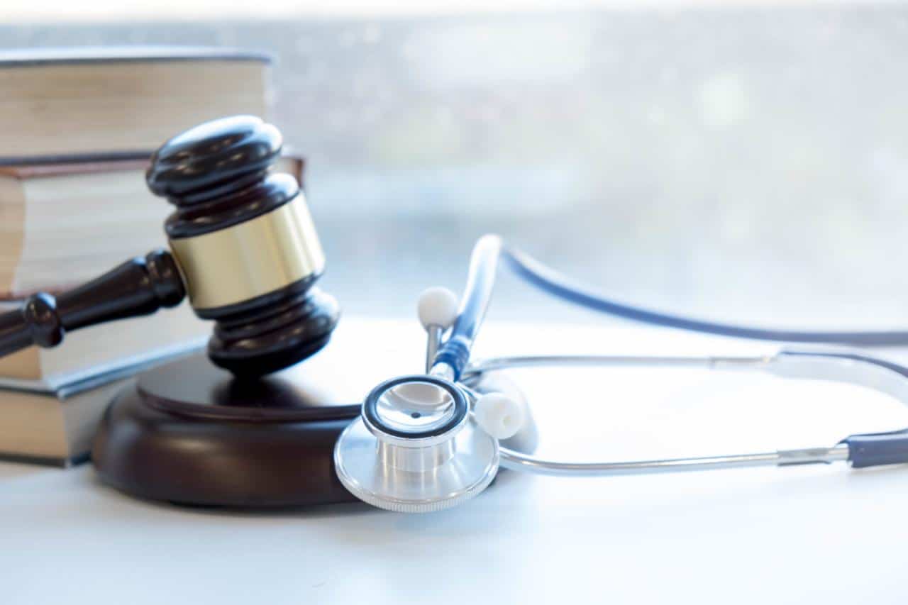 Medical malpractice lawyer prepare meeting cases