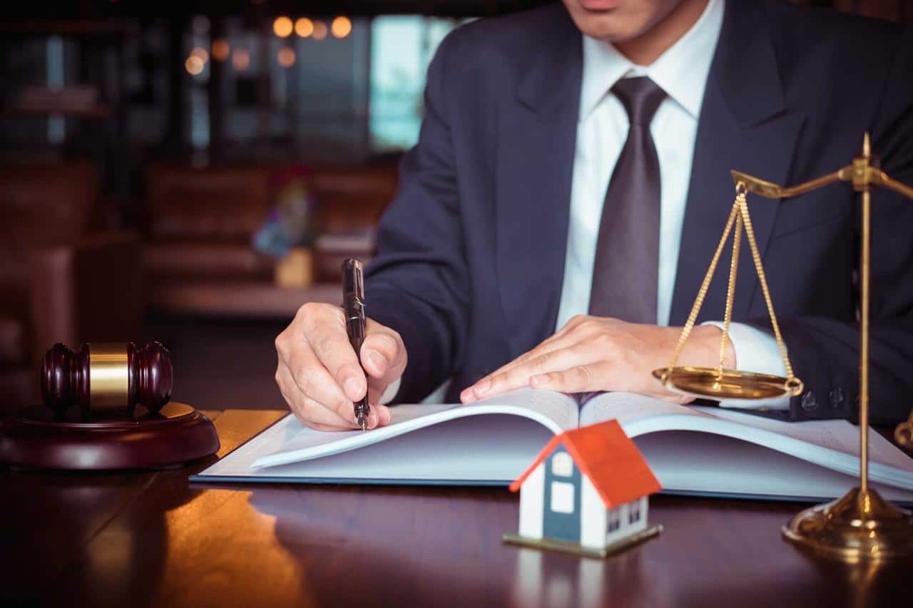 Real estate lawyer fees: what to expect and how to save money